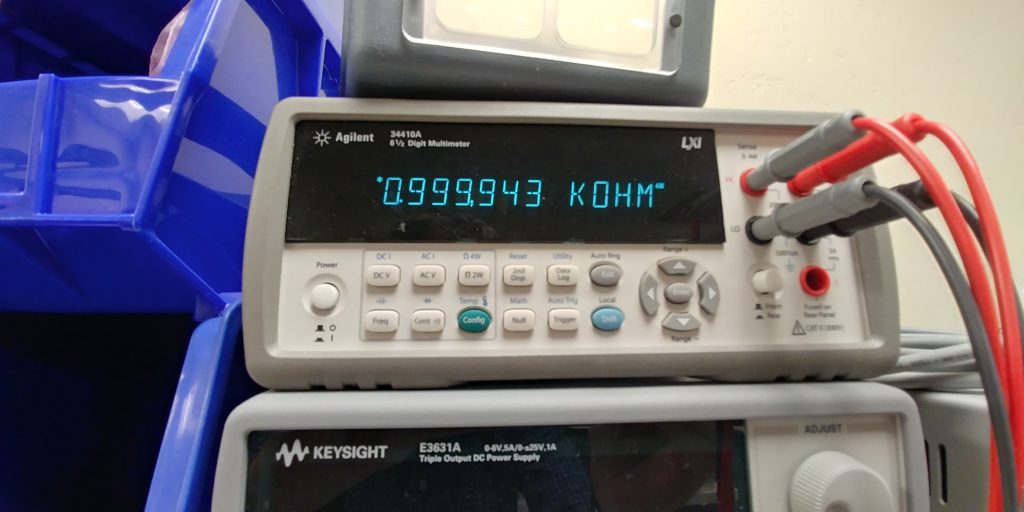 Measuring the second 1K resistor. Value is 0.999,943 kOhm